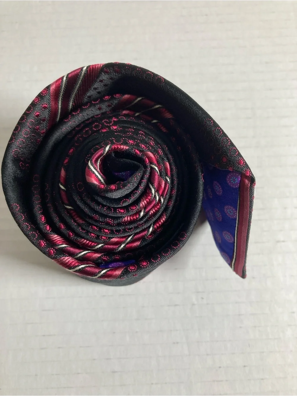 Ted Baker London Mens 100% Silk Tie Black Red Made in USA